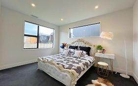 2 Luff Place Long Bay