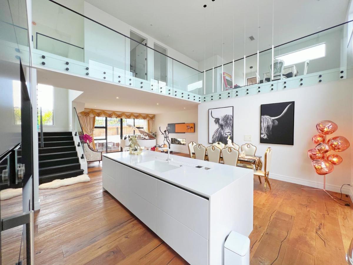 Elegant Beach House In Long Bay Villa Auckland Exterior photo